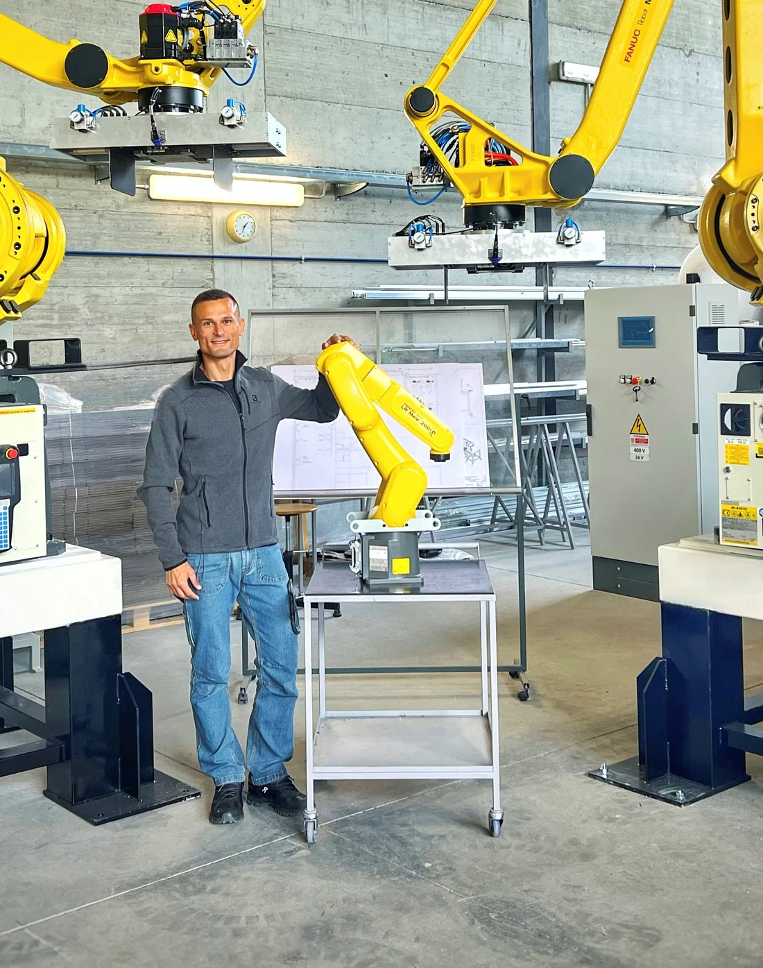 Lennart Junior Sillen con robot industriale